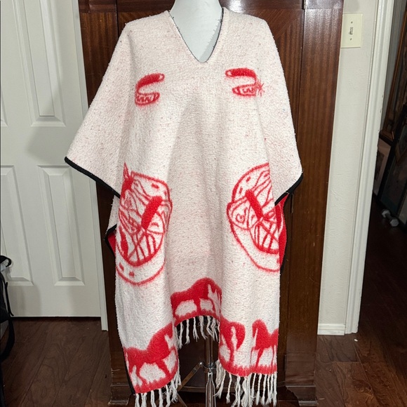 Red and White reversible Poncho - Picture 3 of 4